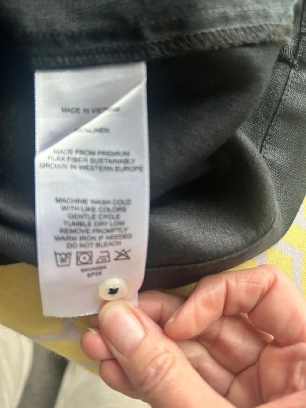 Quince Black European Linen Sleeveless Top - Picture 3 of 4
